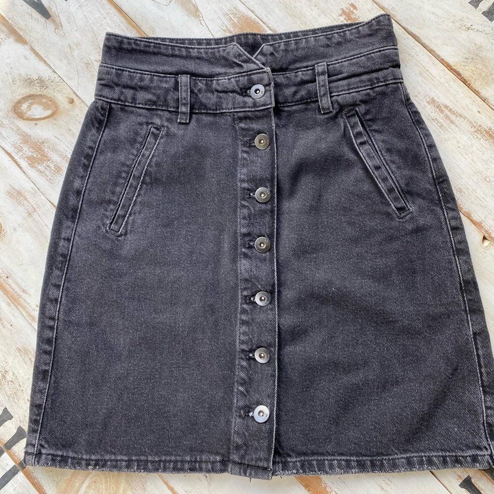 ANTHROPOLOGIE Pilcro & the Letterpress faded Black Denim Mini Skirt buttons sz 0